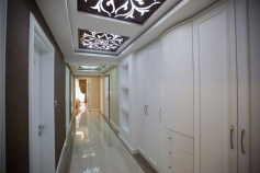 Гардероб за коридор, изработен от МДФ и бяла полиуретанова боя.