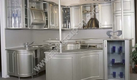 Кухня, изработена от МДФ с боя металик, плот и гръб – термо и водоустойчиви.