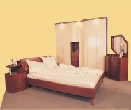 Спалня, изработена от МДФ, комбинация от естествен фурнир и полиуретанова боя.