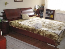 Спалня, изработена от МДФ с естествен фурнир.